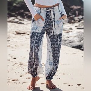 Free People Sweet It Is Printed Pants. Size M